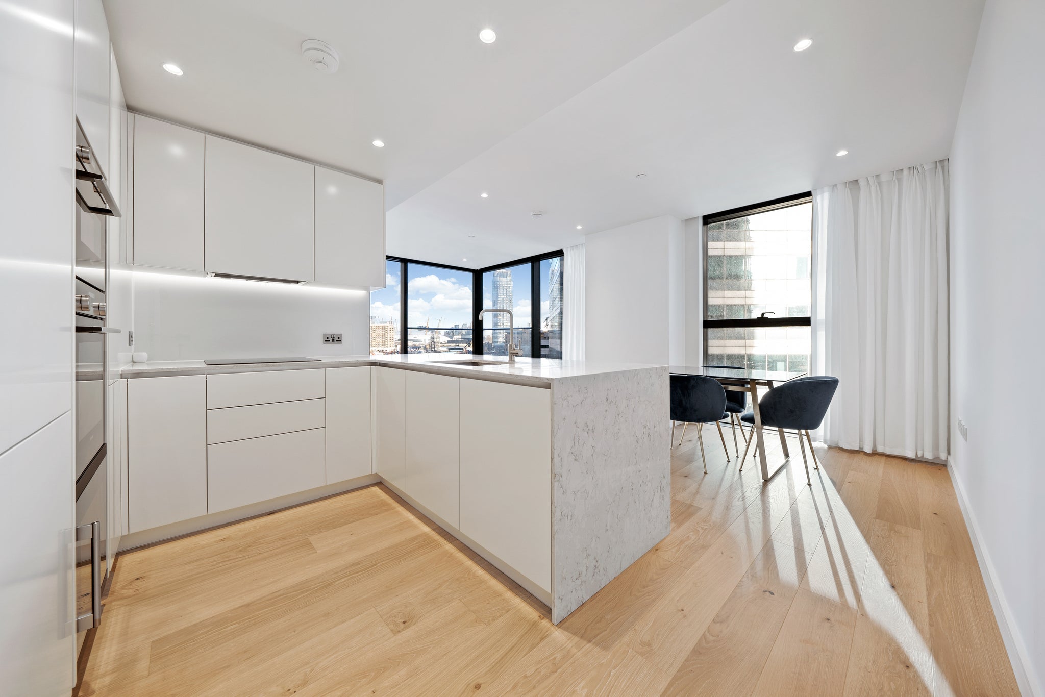 Flat Westferry Circus in Greater London