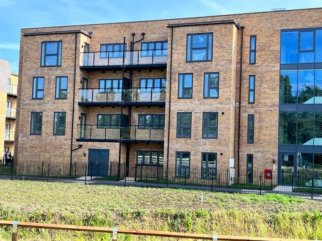 Flat Sparrow Street in Greater London