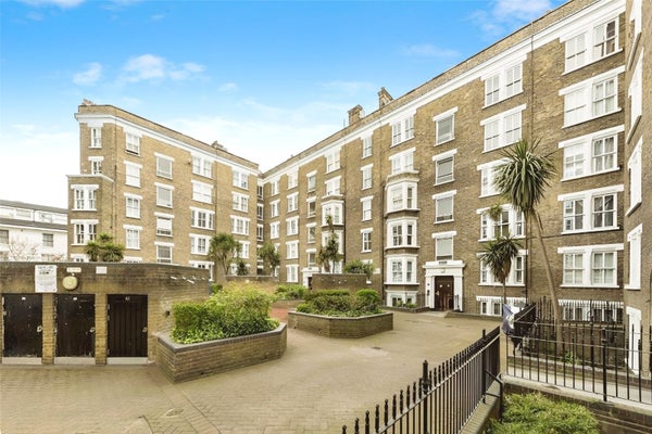 Flat Old Kent Road in London Borough of Southwark