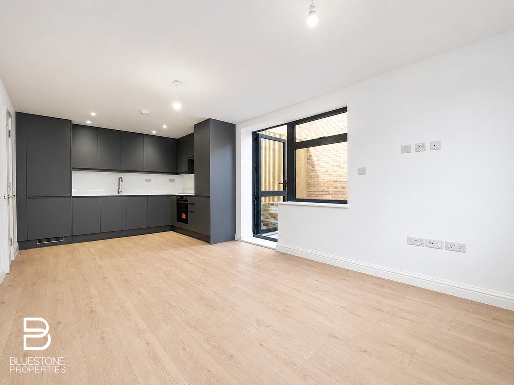 Flat Ewart Road in Greater London