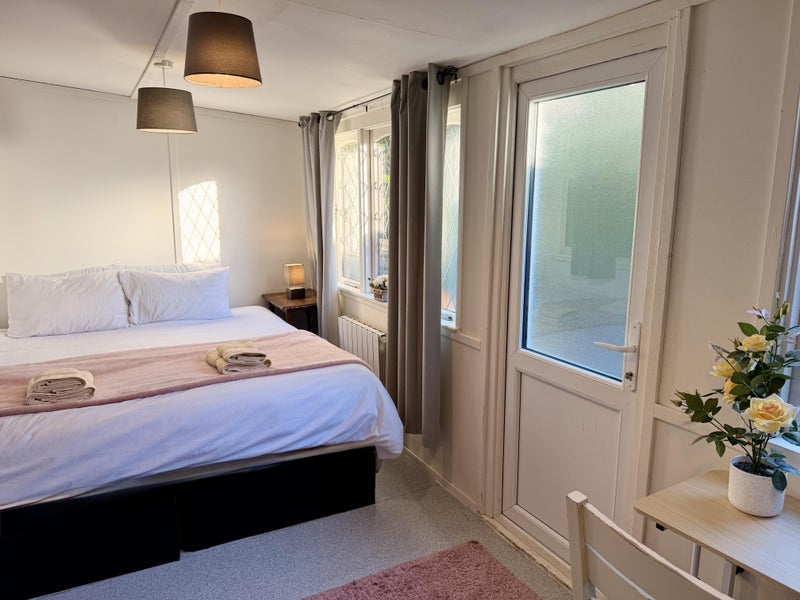 Room Devonia Gardens in Greater London