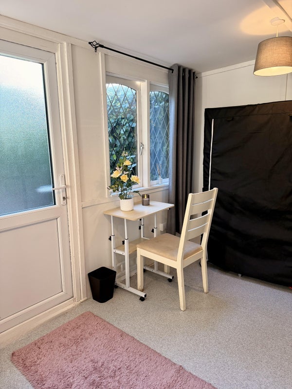 Room Devonia Gardens in Greater London