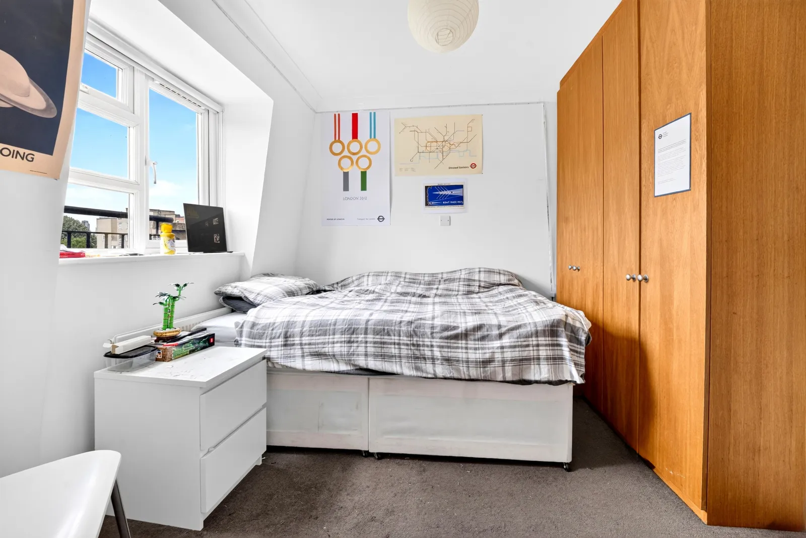 Flat Vallance Road in Greater London