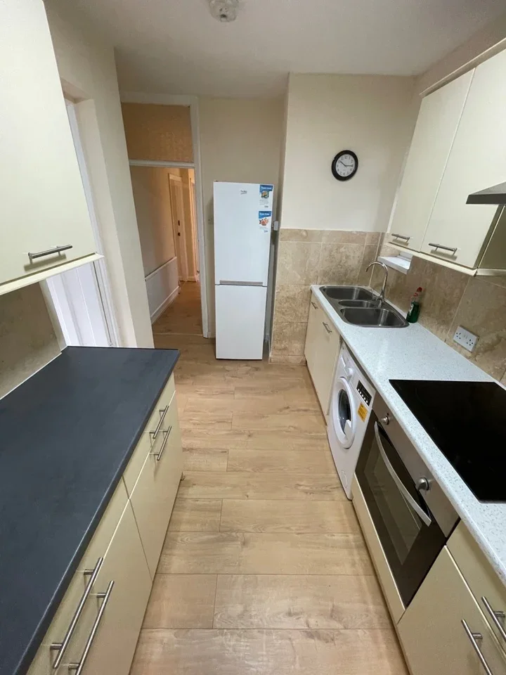 Room Ethelbert Road in Greater London