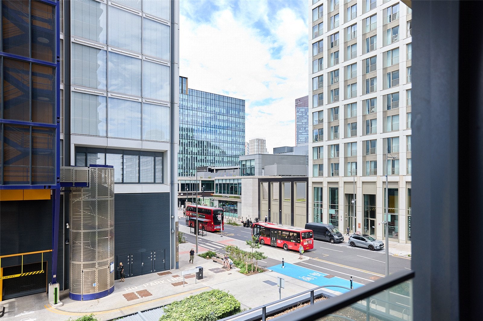 Flat Westfield Avenue in Greater London