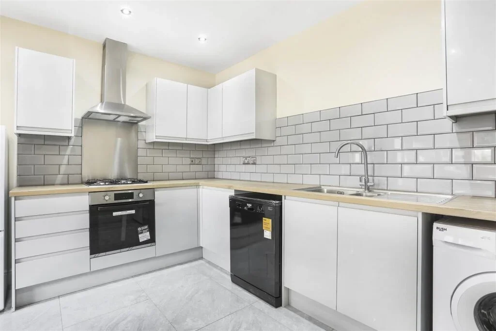 Flat Westmead Road in Greater London