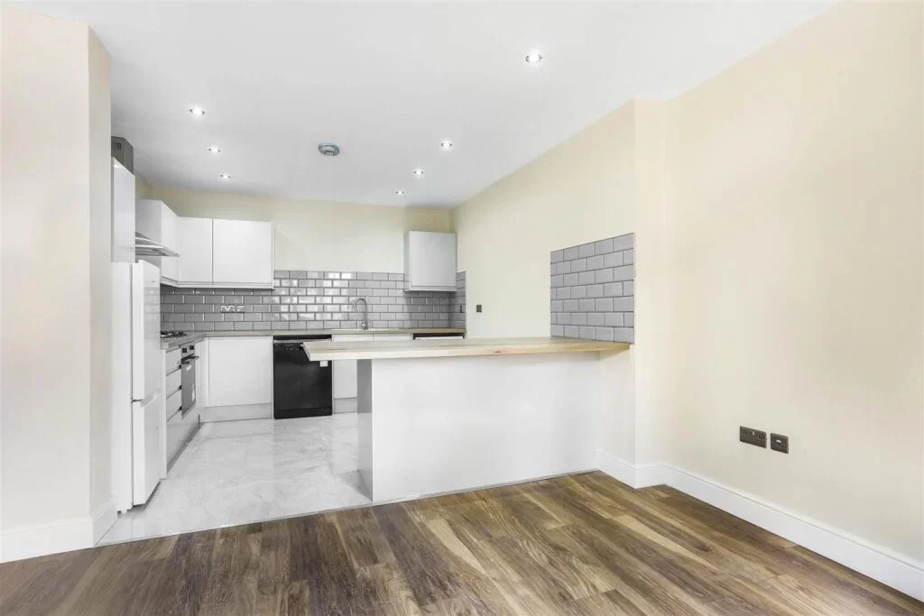Flat Westmead Road in Greater London