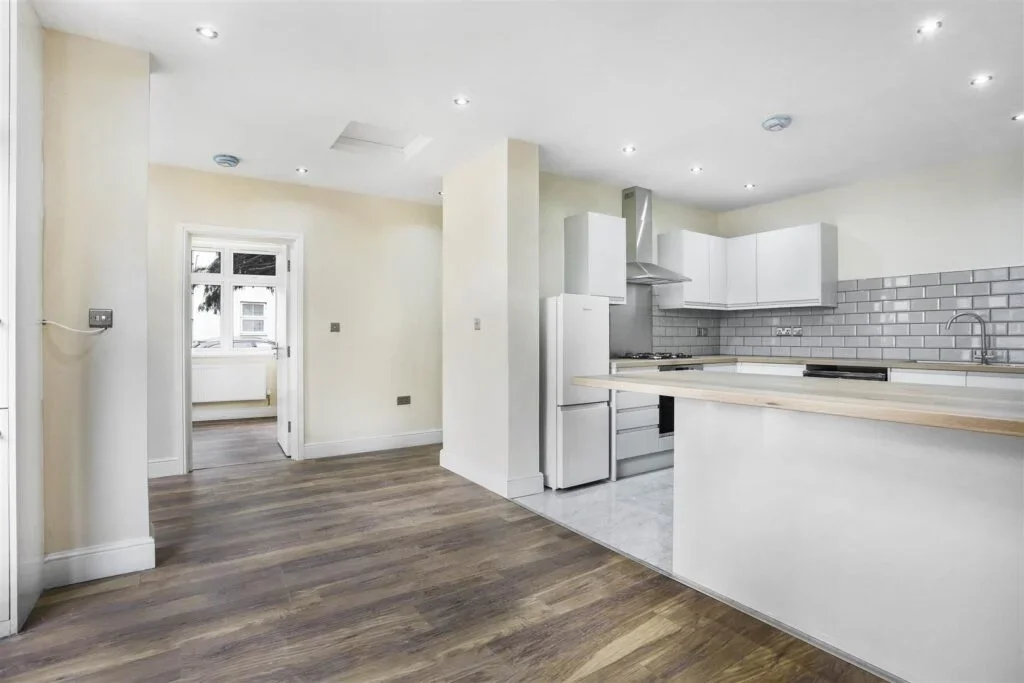 Flat Westmead Road in Greater London