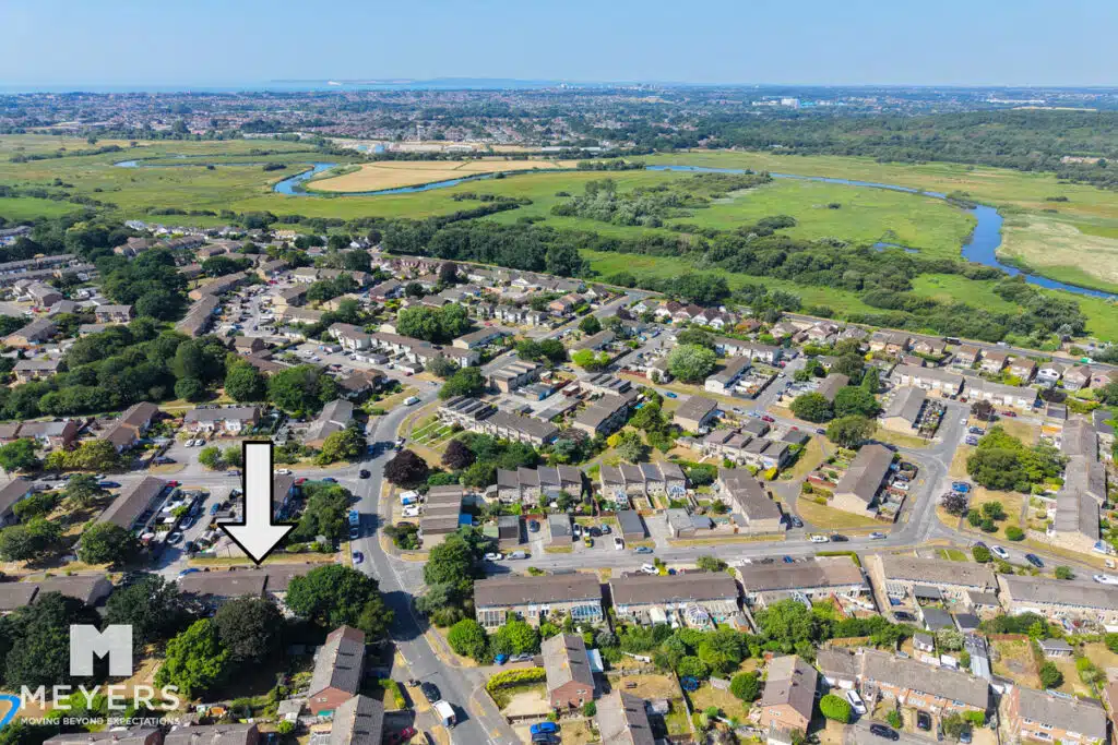 House Farwell Close in Burton