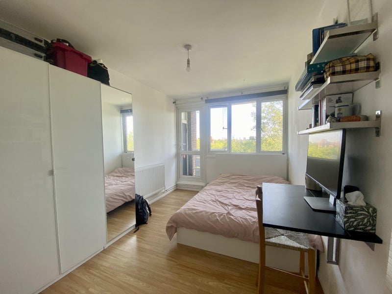 Room Ramsey Street in Greater London