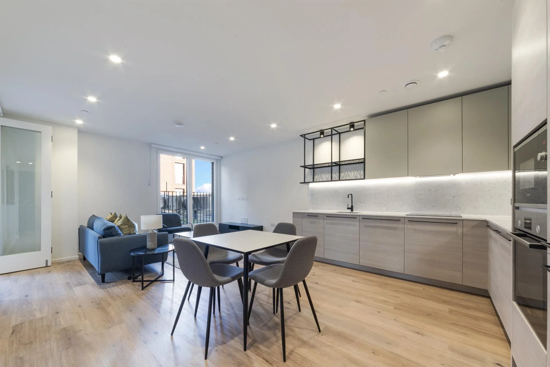 Flat Hawser Lane in Greater London