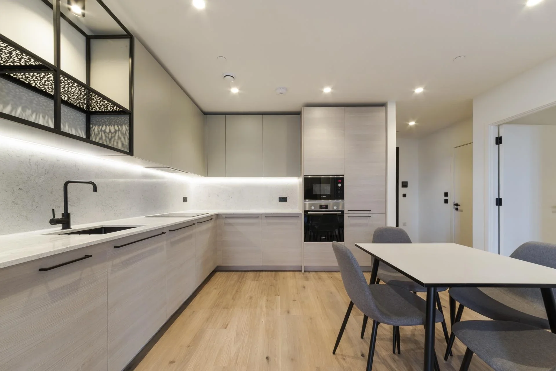 Flat Hawser Lane in Greater London