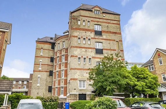 Flat Gables Close in Greater London