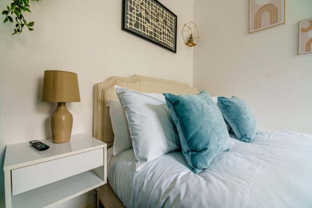 Room Dray Walk in Greater London