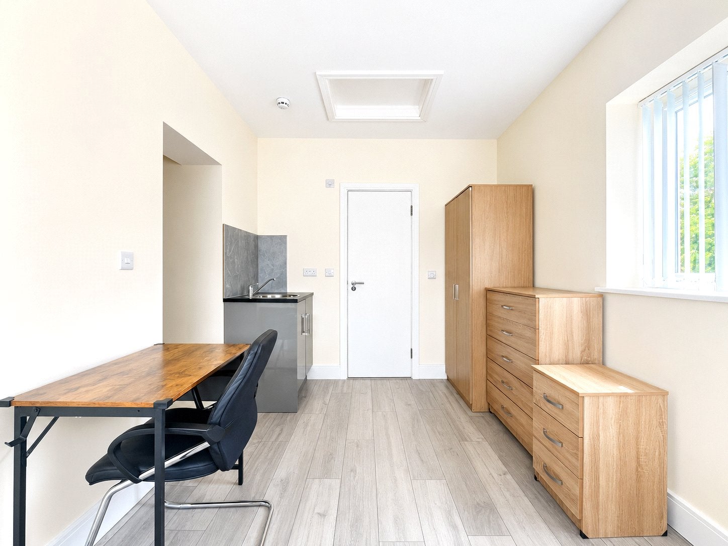 Room Church Stretton Road in Greater London