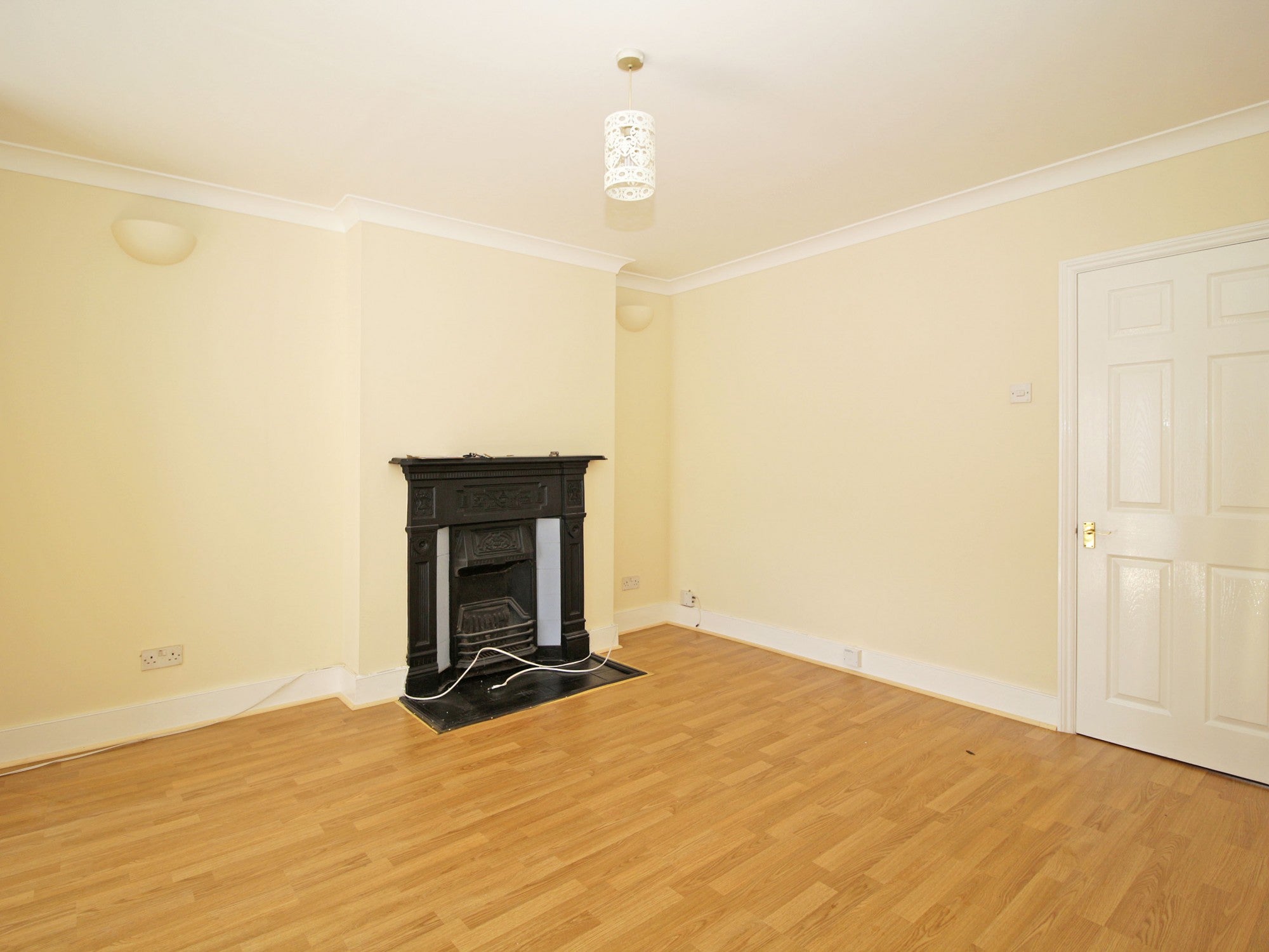 Flat Burleigh Walk in Greater London