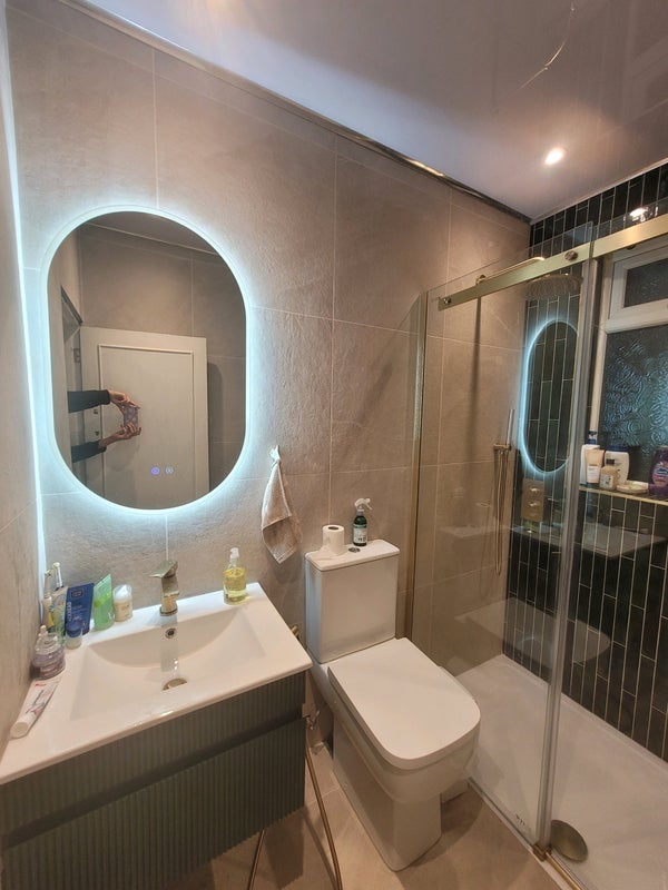 Room Haldon Road in Manchester