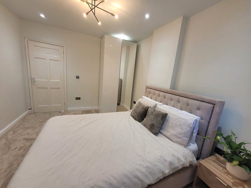 Room Haldon Road in Manchester