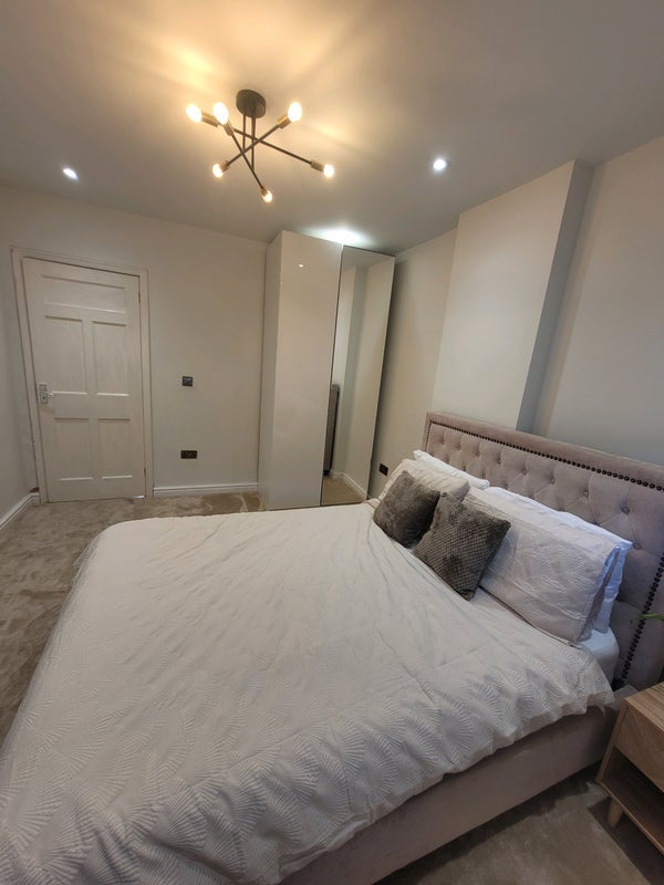 Room Haldon Road in Manchester