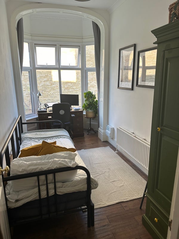 Room Warham Road in Greater London