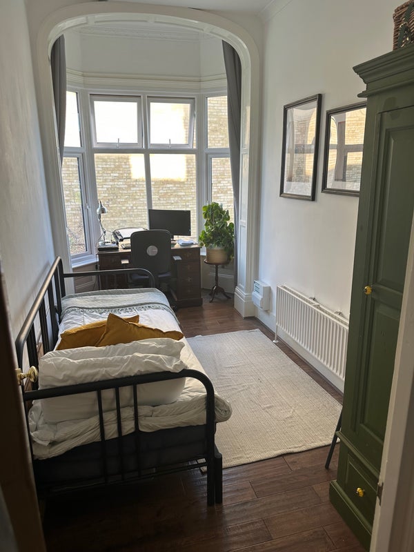 Room Warham Road in Greater London