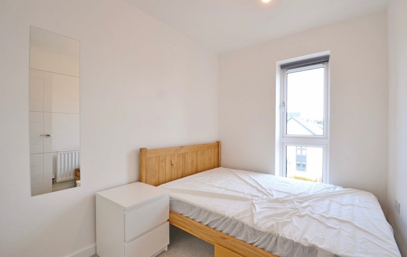 Room Clover Way in Bristol