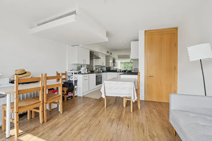 Flat Albert Embankment in Greater London