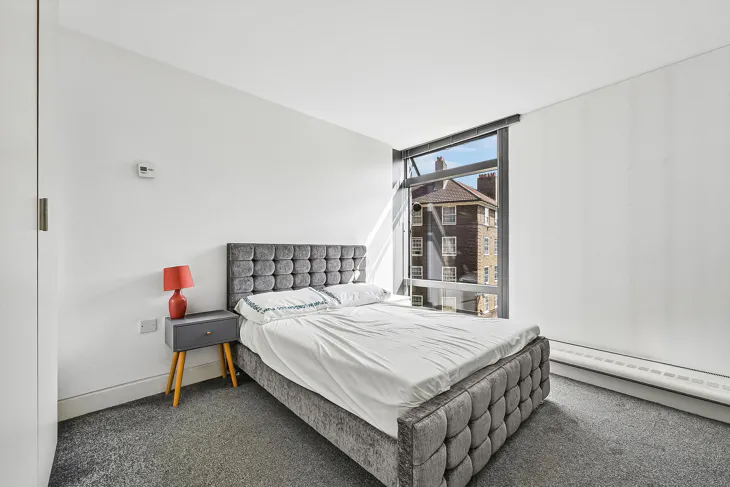 Flat Albert Embankment in Greater London