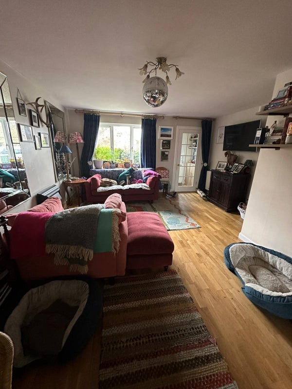 Room Carnethie Street in Rosewell