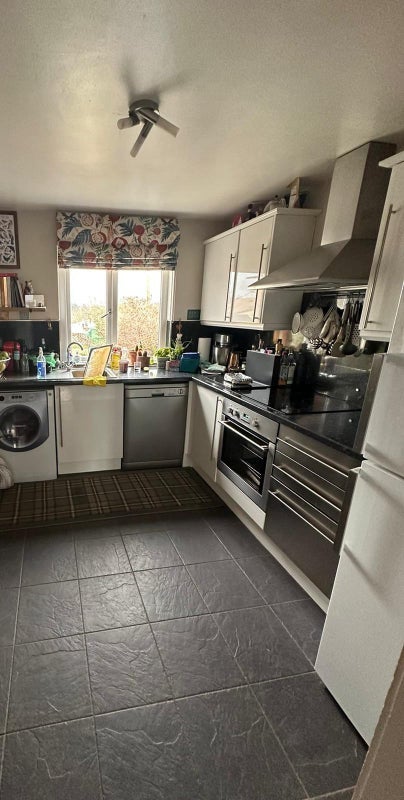 Room Carnethie Street in Rosewell