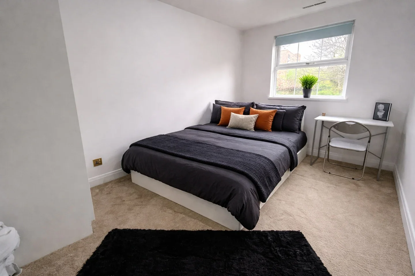Room Leeward Gardens in Greater London