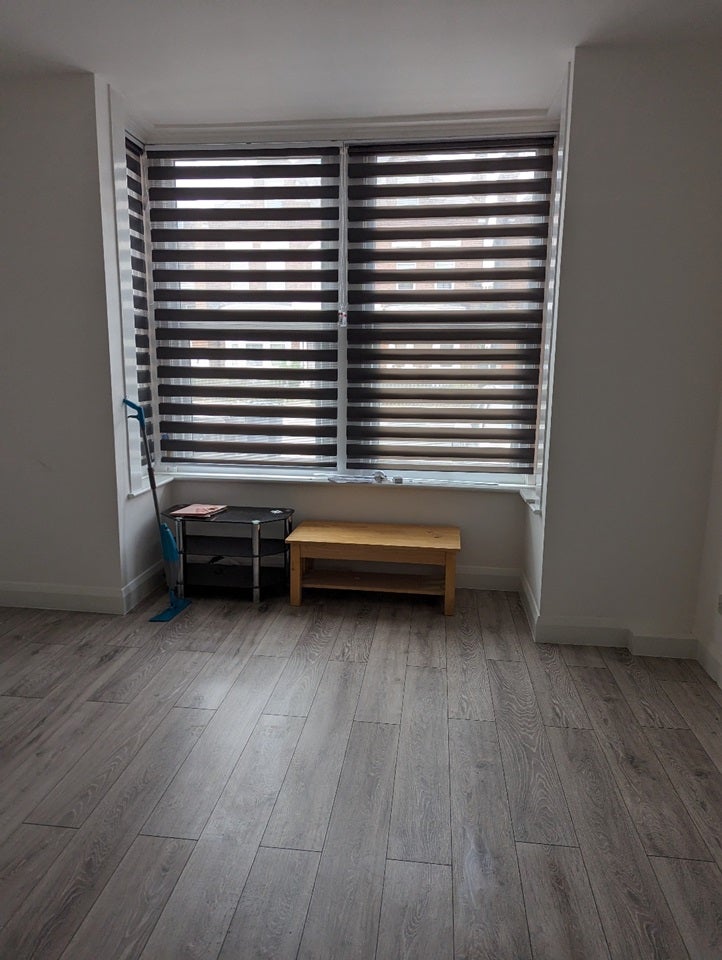 Flat Ballards Lane in Greater London