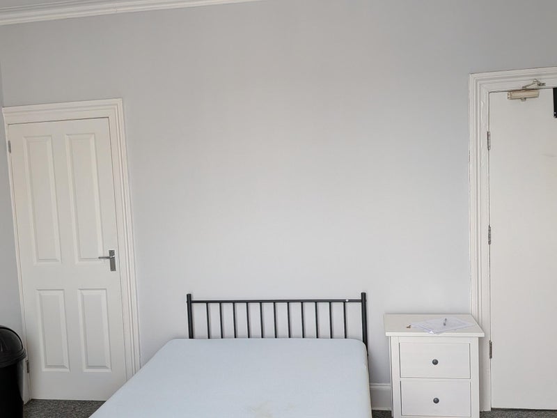 Flat Hampton Road in Bristol
