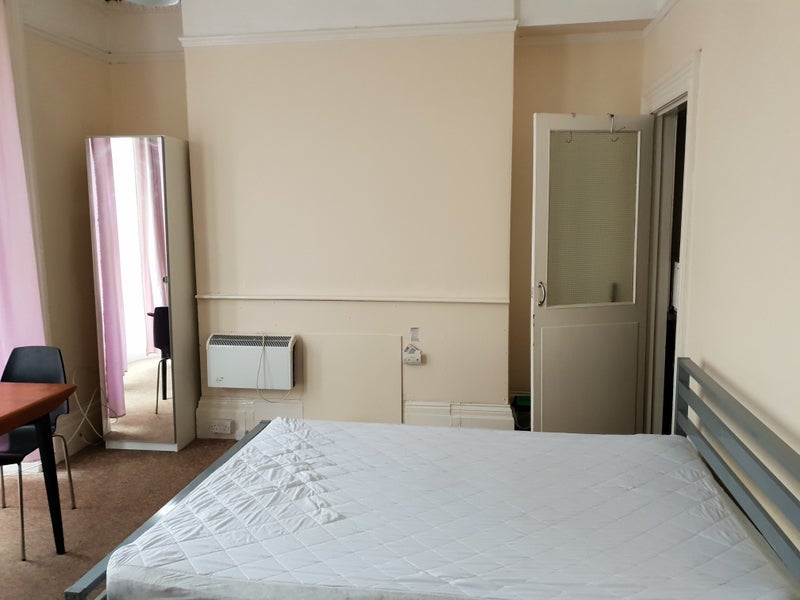 Room Hampton Road in Bristol