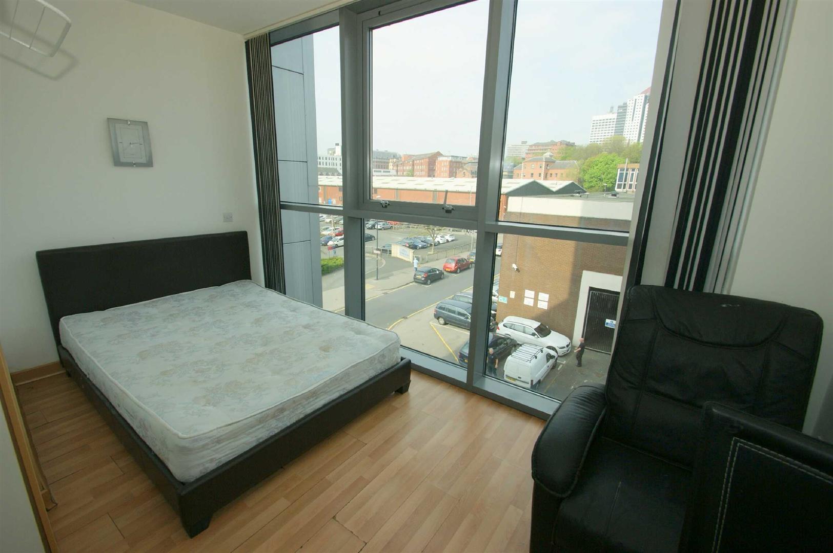 Flat Byron Street in Leeds