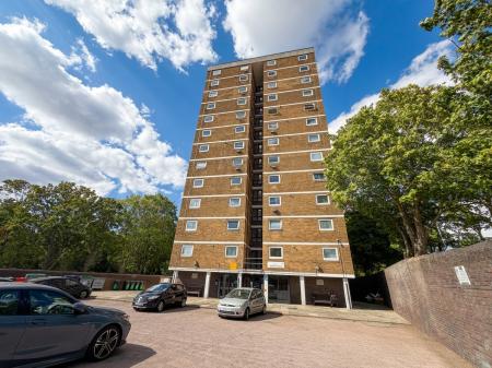 Flat Cuttys Lane in Stevenage