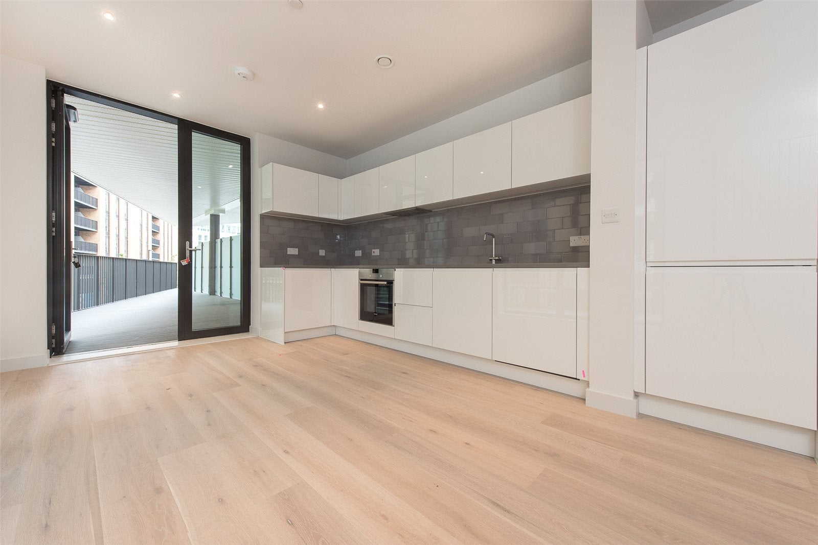 Flat Starboard Way in Greater London