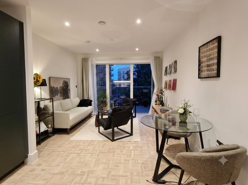 Room Danvers Avenue in Greater London