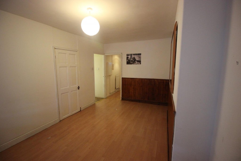Flat Cambridge Heath Road in Greater London