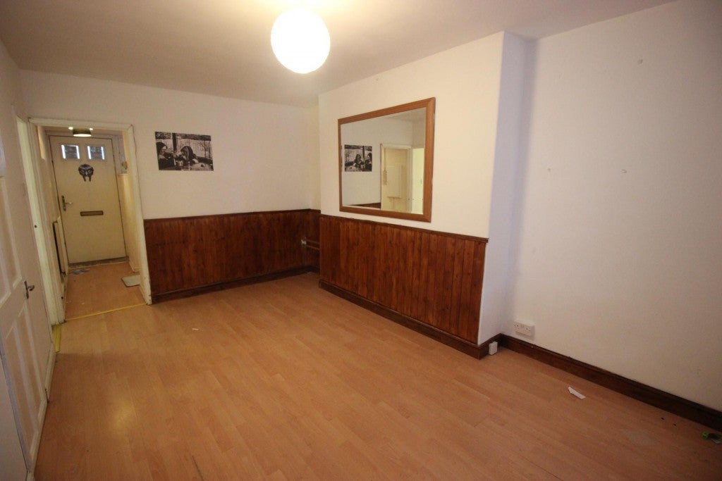 Flat Cambridge Heath Road in Greater London