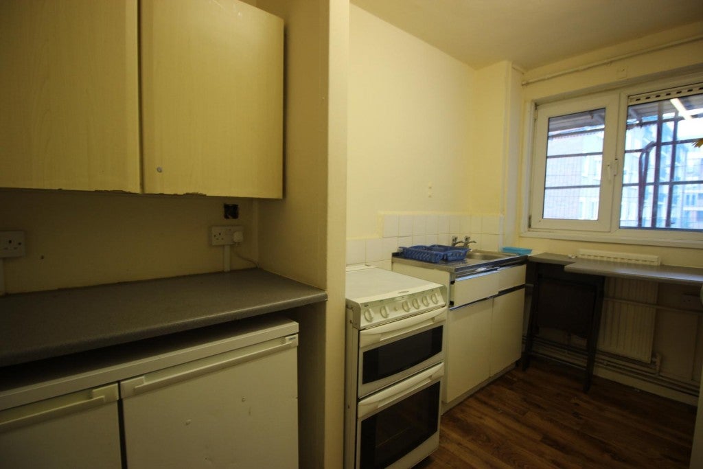 Flat Cambridge Heath Road in Greater London