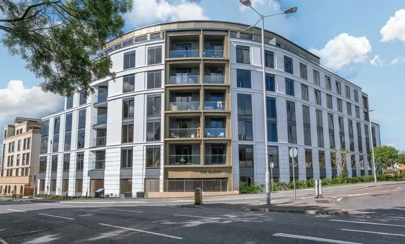 Flat Parkstone Road in Poole
