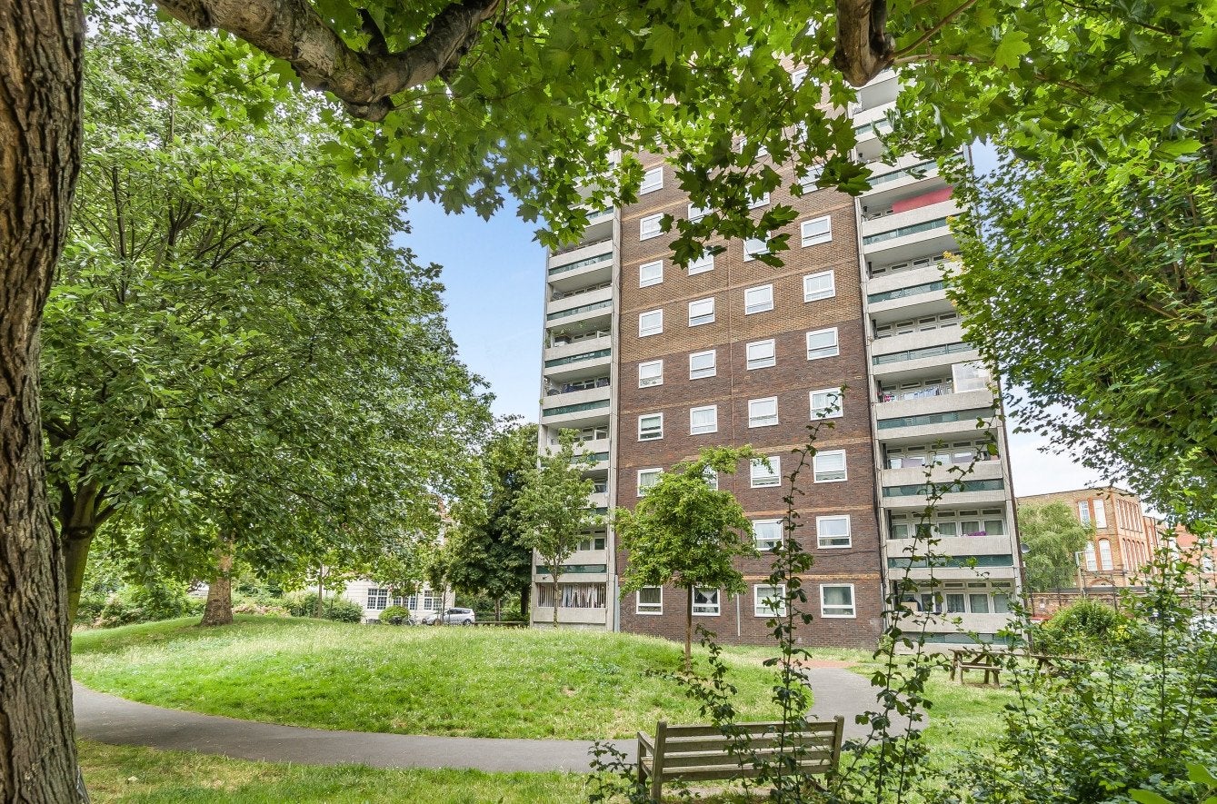 Flat Congreve Street in Greater London