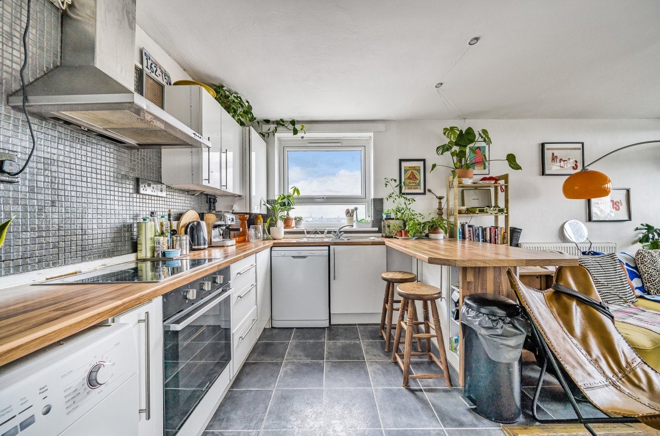 Flat Congreve Street in Greater London