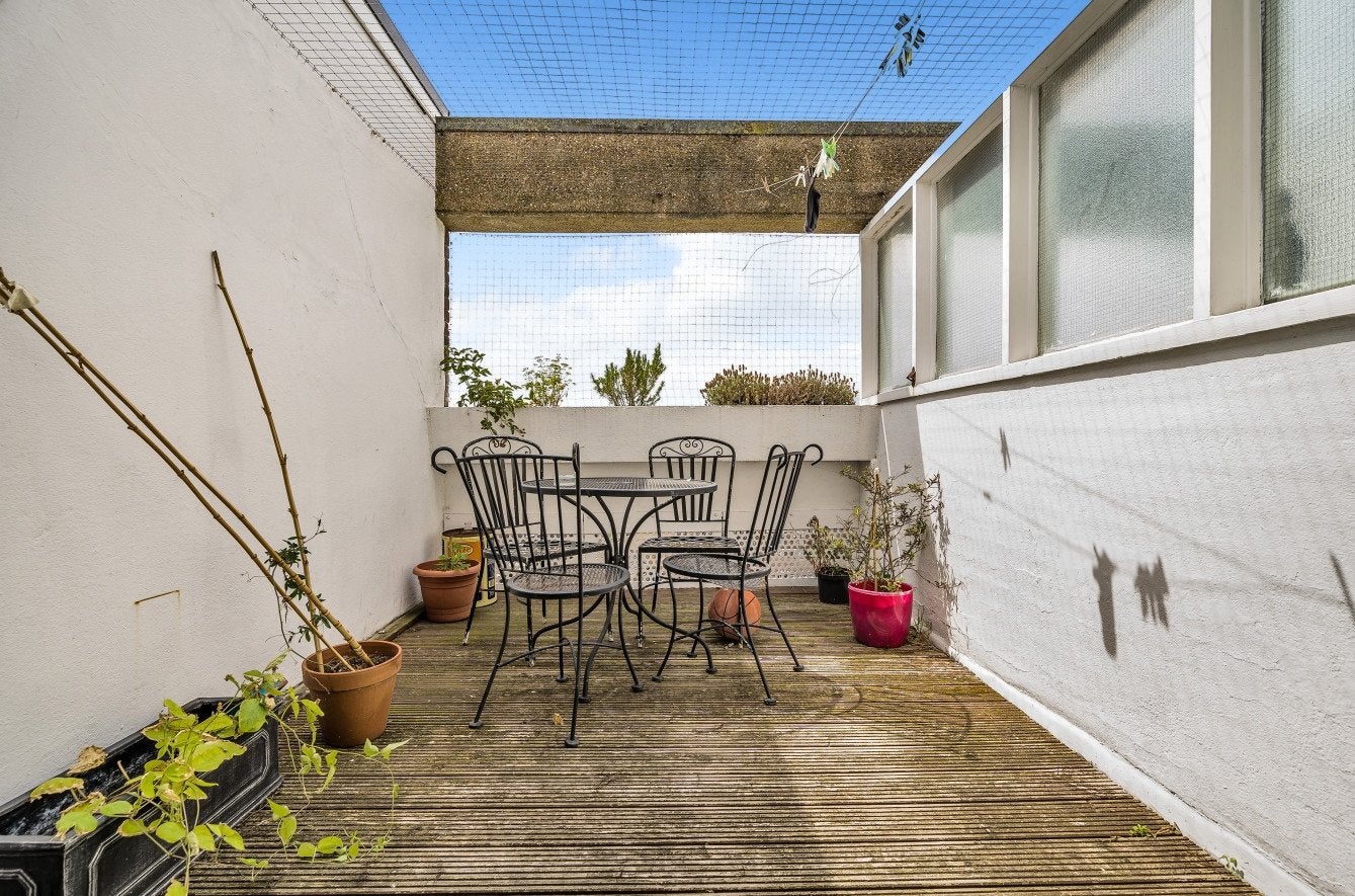 Flat Congreve Street in Greater London
