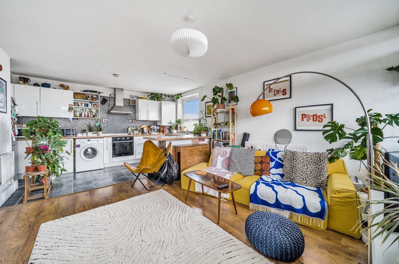 Flat Congreve Street in Greater London