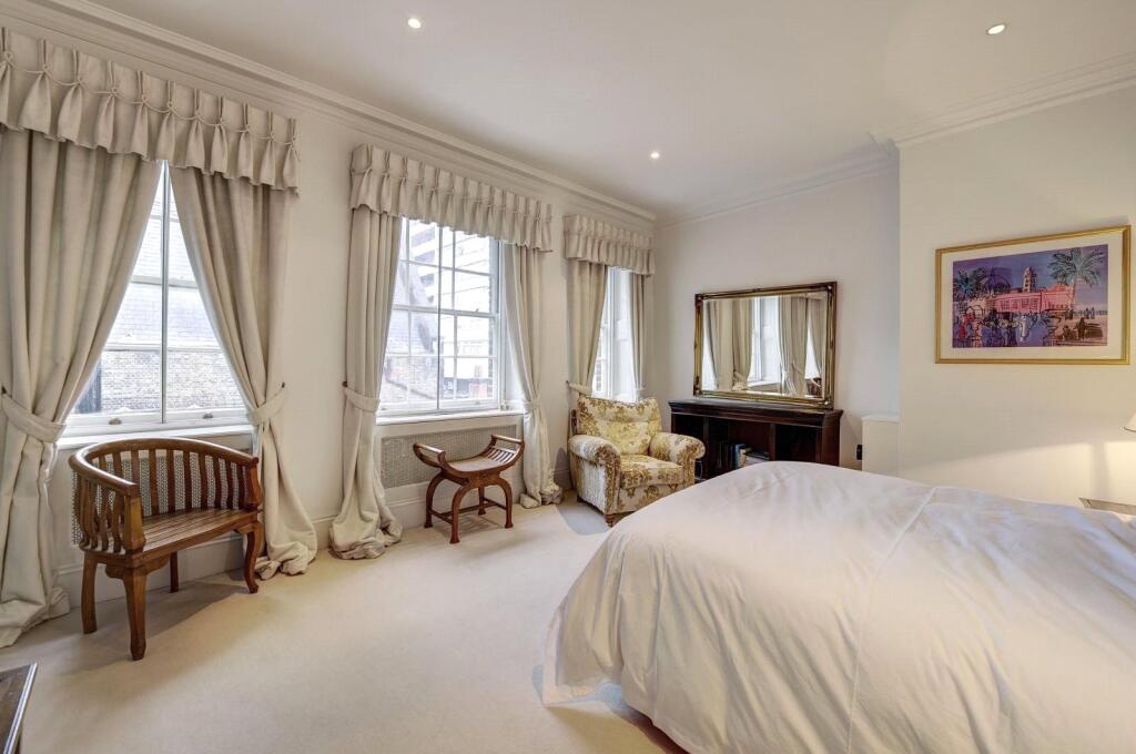 Flat Hertford Street in London