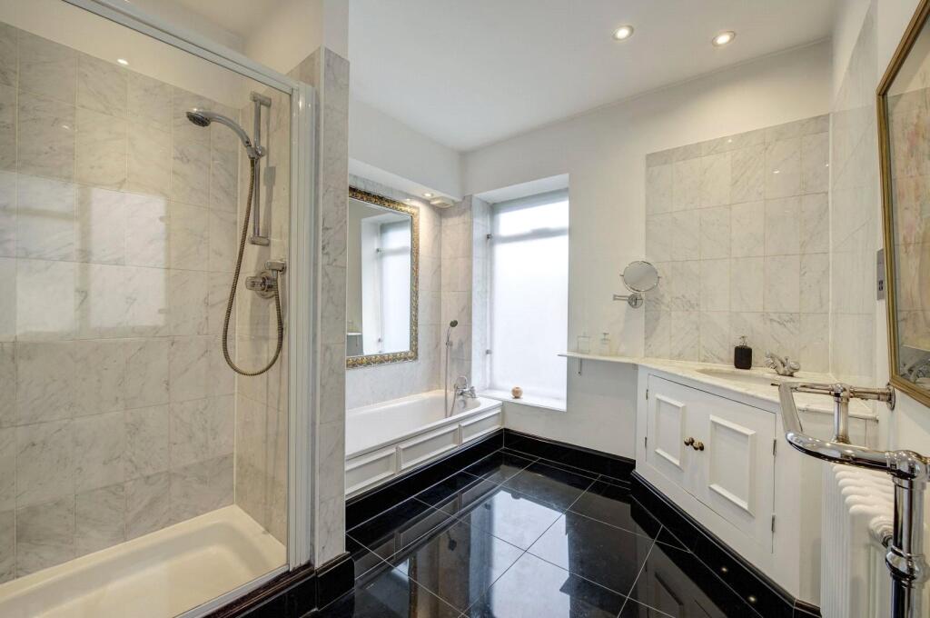 Flat Hertford Street in London