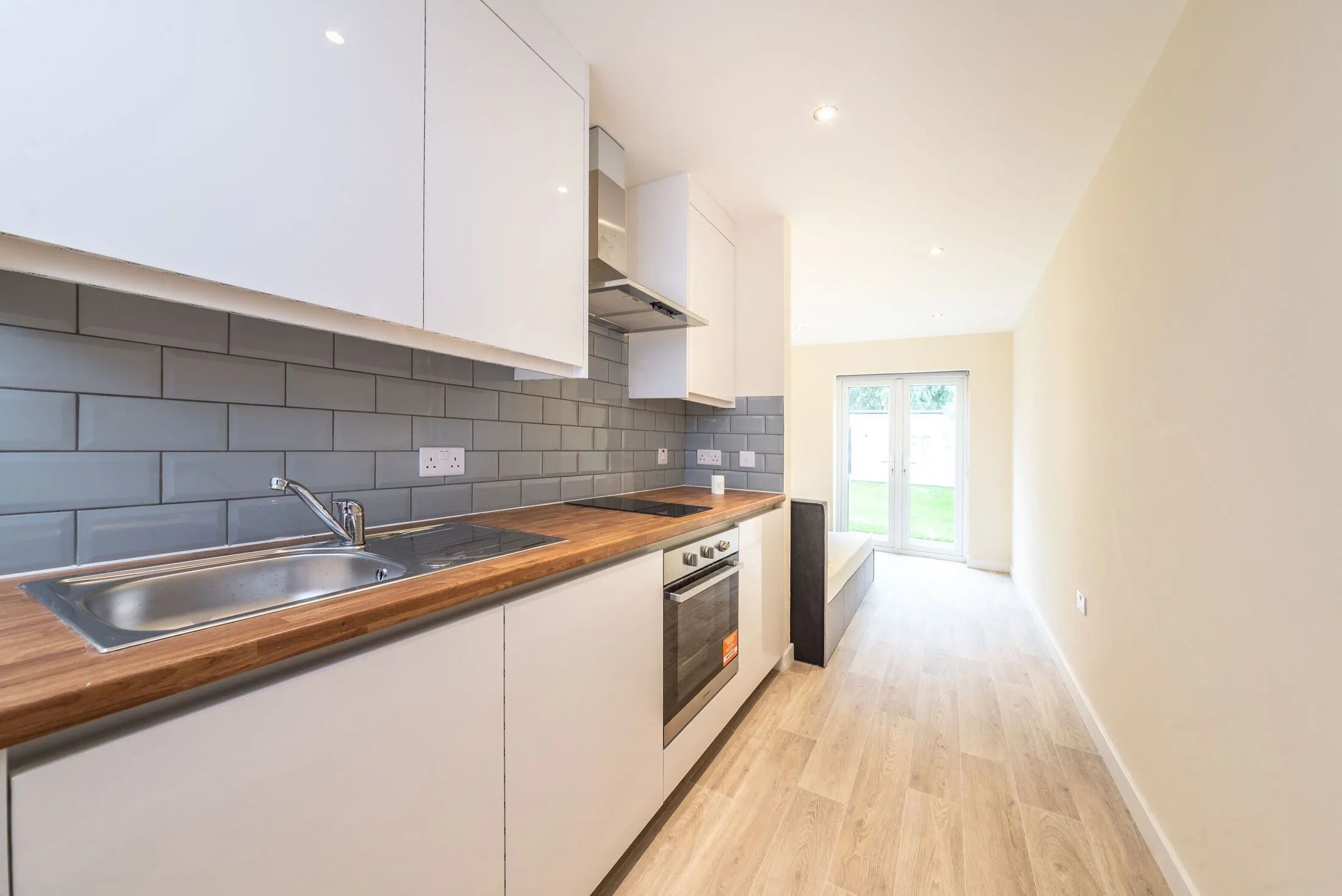 Room Oldfield Lane North in Greater London