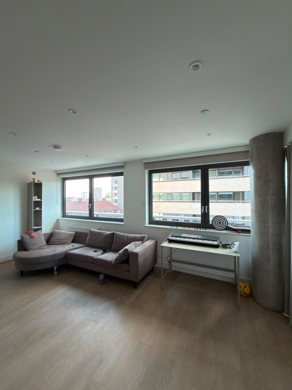 Room High Road Wembley in Greater London